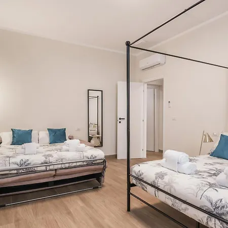 C1 Class Apartments, 2 Delux, Max 6 Persone Distante 15 Minuti A Piedi Da Fontana Di Trevi *