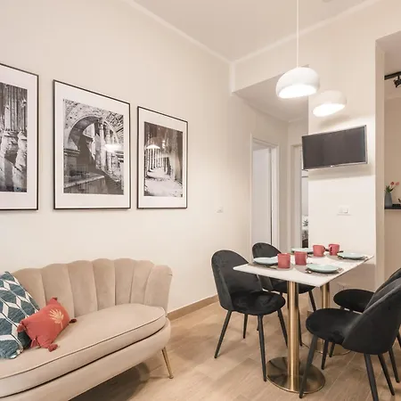 C1 Class Apartments, 2 Delux, Max 6 Persone Distante 15 Minuti A Piedi Da Fontana Di Trevi Apartment *