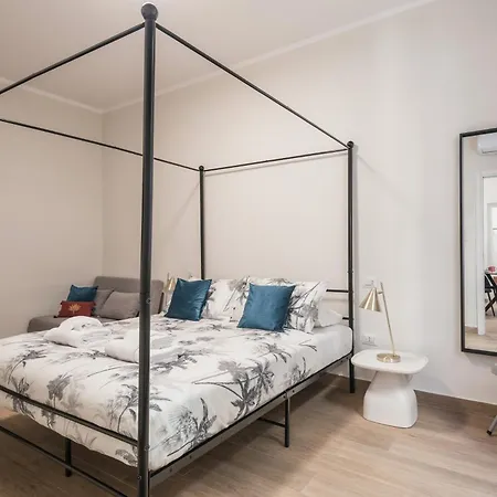 C1 Class Apartments, 2 Delux, Max 6 Persone Distante 15 Minuti A Piedi Da Fontana Di Trevi Appartement Rome