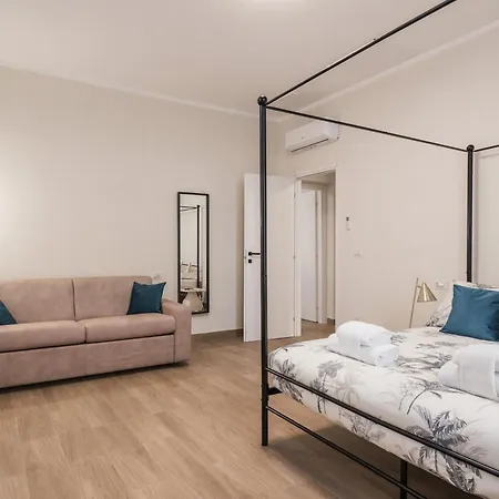 C1 Class Apartments, 2 Delux, Max 6 Persone Distante 15 Minuti A Piedi Da Fontana Di Trevi *