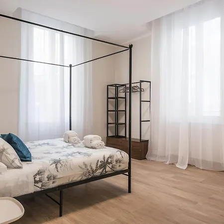 C1 Class Apartments, 2 Delux, Max 6 Persone Distante 15 Minuti A Piedi Da Fontana Di Trevi Appartement *