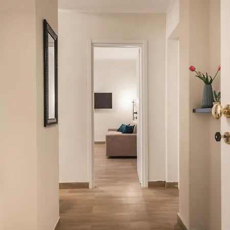 C1 Class Apartments, 2 Delux, Max 6 Persone Distante 15 Minuti A Piedi Da Fontana Di Trevi *