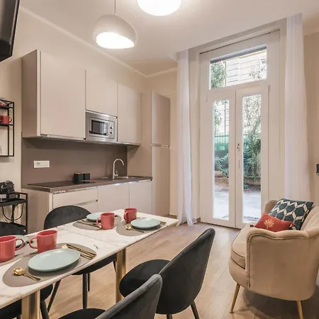 C1 Class Apartments, 2 Delux, Max 6 Persone Distante 15 Minuti A Piedi Da Fontana Di Trevi Appartement *