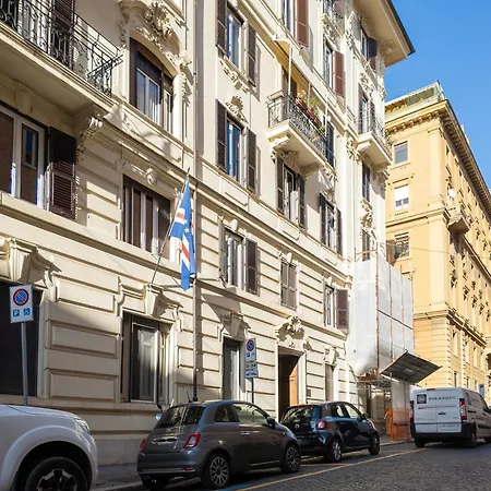 C1 Class Apartments, 2 Delux, Max 6 Persone Distante 15 Minuti A Piedi Da Fontana Di Trevi Apartman *